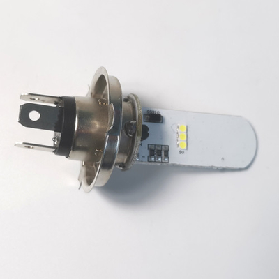 La LED est une source lumineuse économe en énergie, une diode électroluminescente, un modèle universel