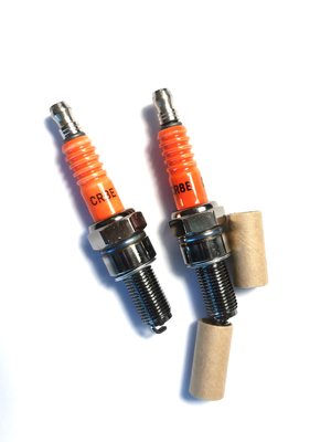 Le noir/Whtie/orange des bougies d'allumage de moteur de moto/tricycle CR8E colore disponible